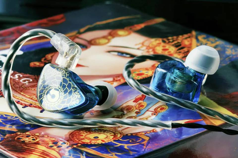 IEM ราคา 1000 ถึง 3000 บาท